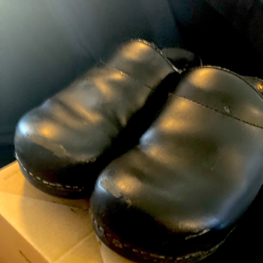 Unisex Dansko very used clogs size 44 (men size 10.5/11 US)